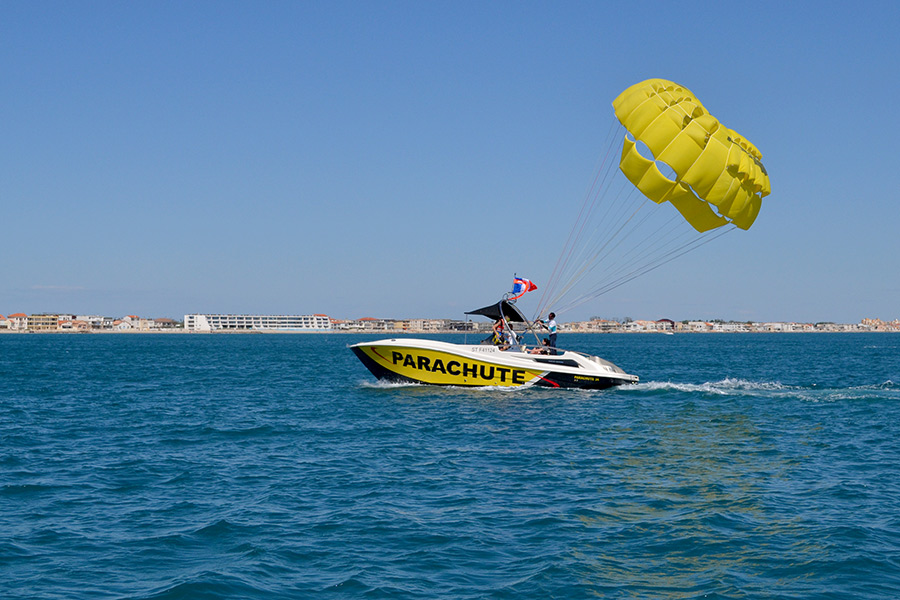 A fond la glisse. Parachute ascensionnel à Frontignan plage. Bons cadeau.